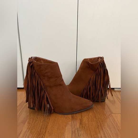 Qupid. Brown Suede Fringe Boots. Size 10. - Picture 2 of 9